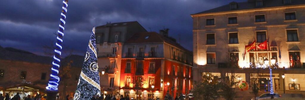 Iluminacion-navidena-San-Lorenzo-Escorial_2401569837_30190618_1300x731