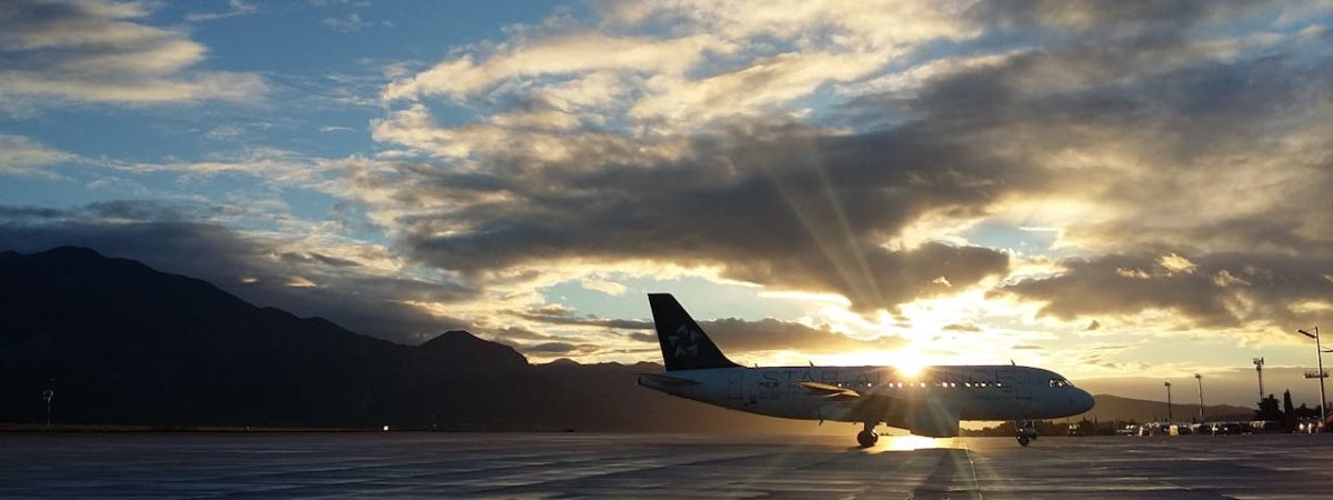 Ventajas de alquilar un vehículo con conductor para traslados al aeropuerto
